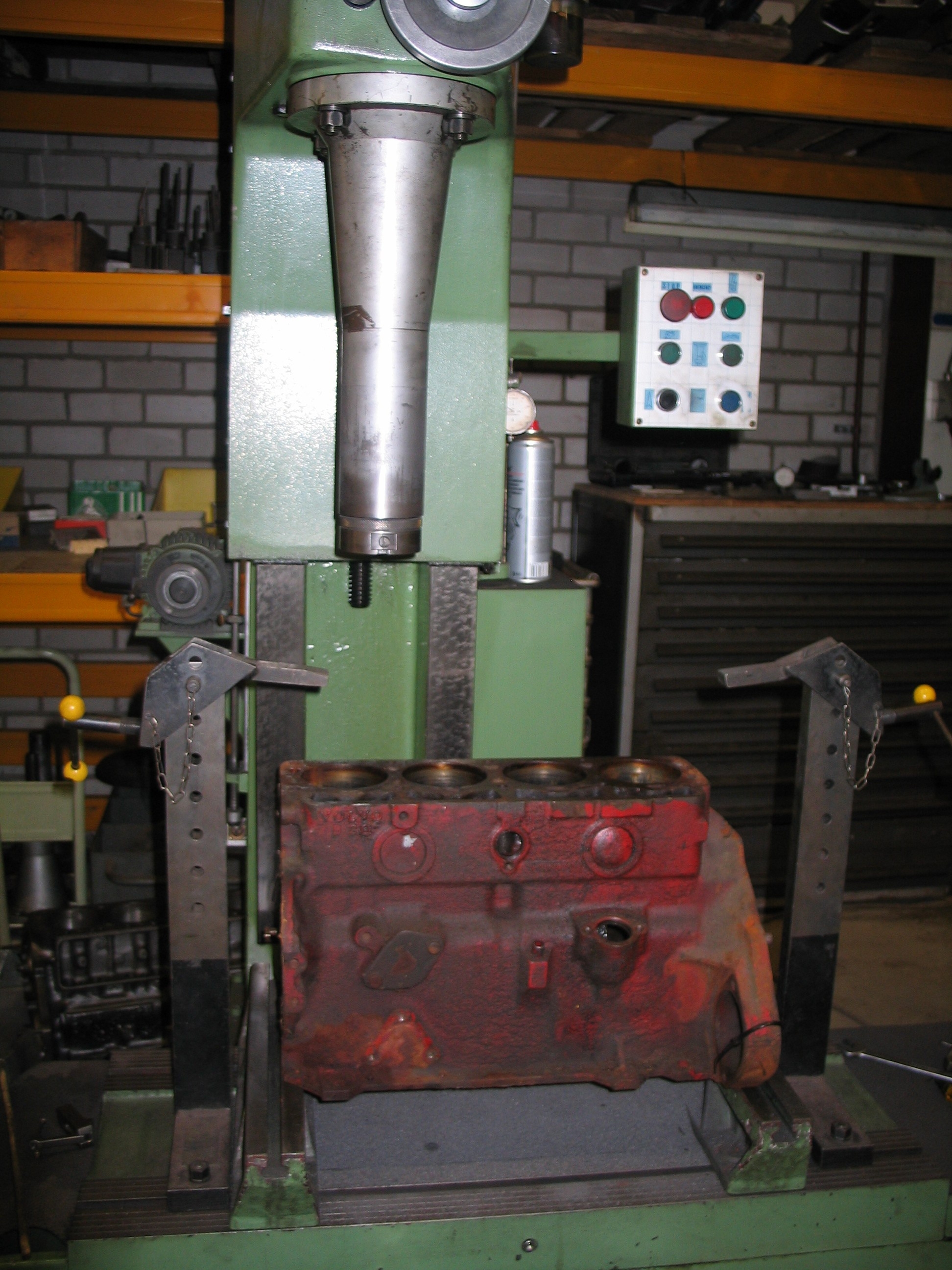 motorrevisie cylinder boren en honen